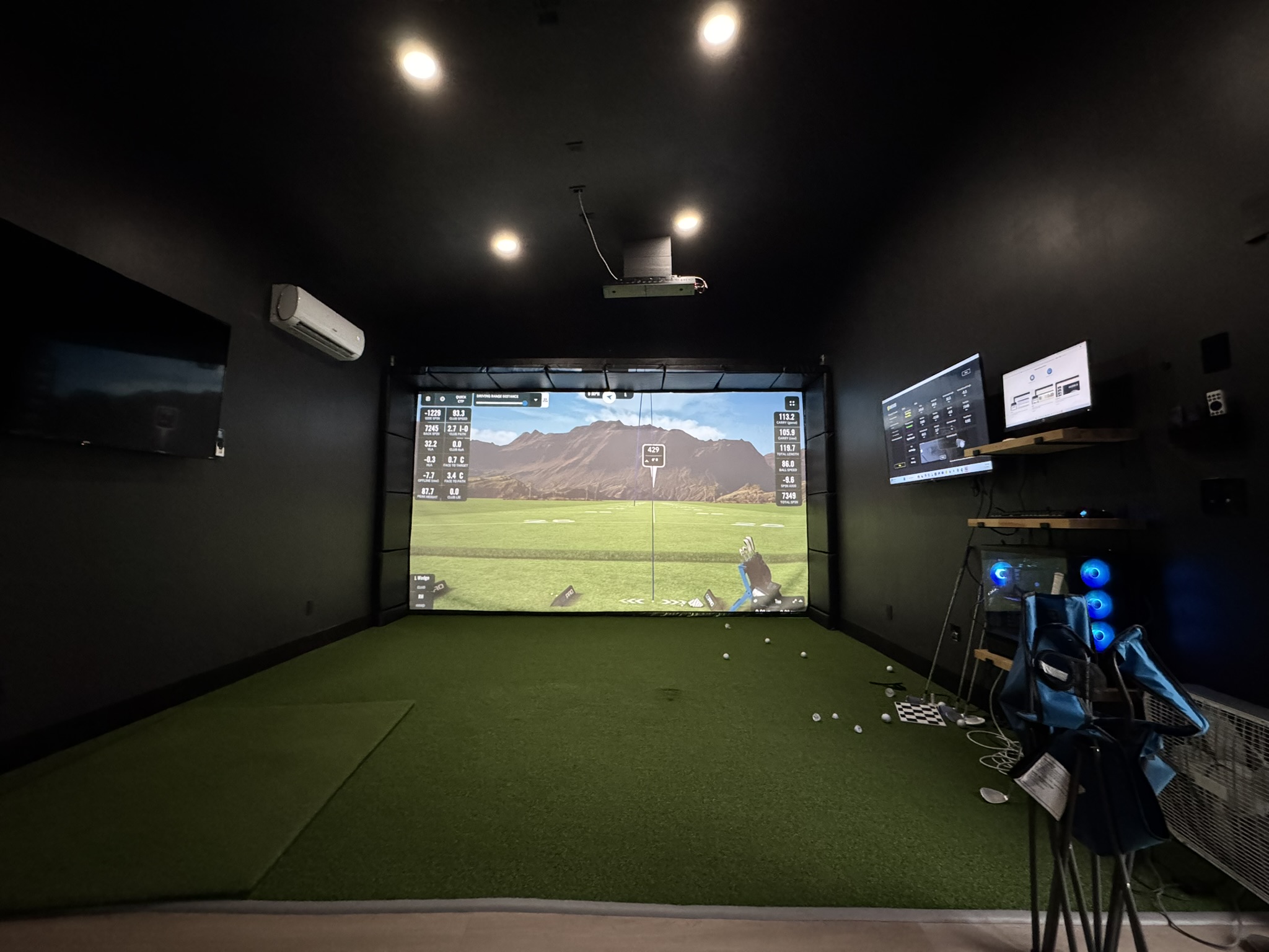 Inside the simulator mid-round